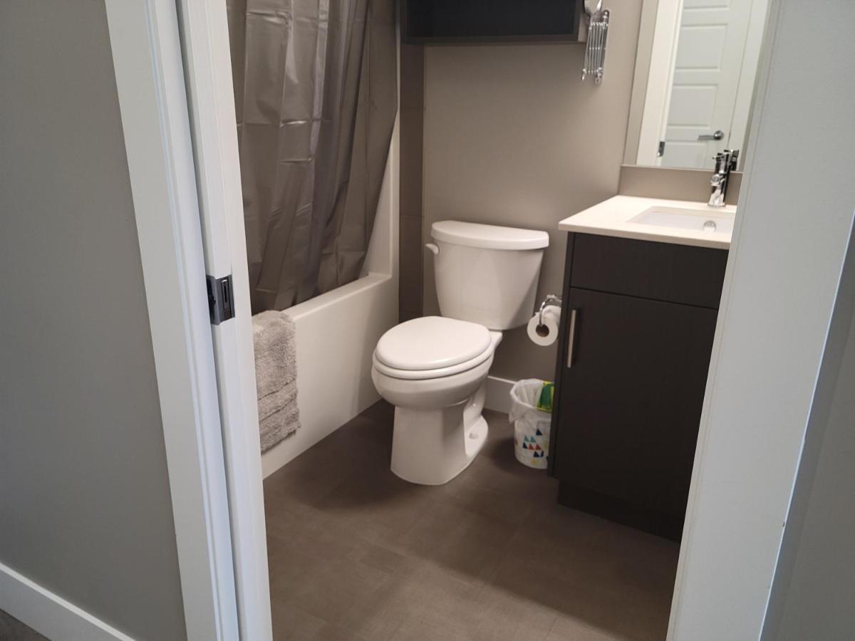 Cozy Studio Suite, 15Min Walk To Downtown Келоуна Экстерьер фото